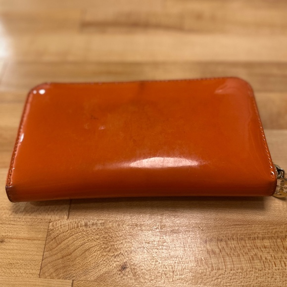 Tory Burch Zip Continental wallet Orange patent leather w/pink leather moniker - Picture 4 of 14